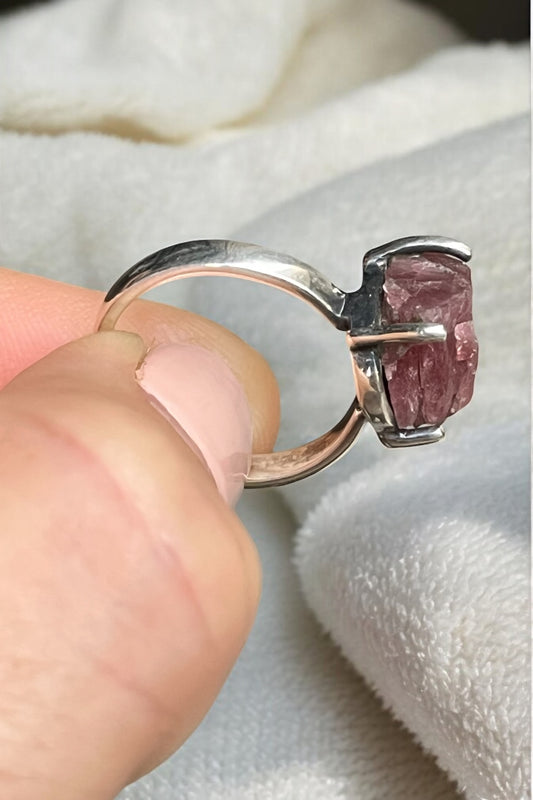 Anillo de rubí en bruto en plata de ley talla 12
