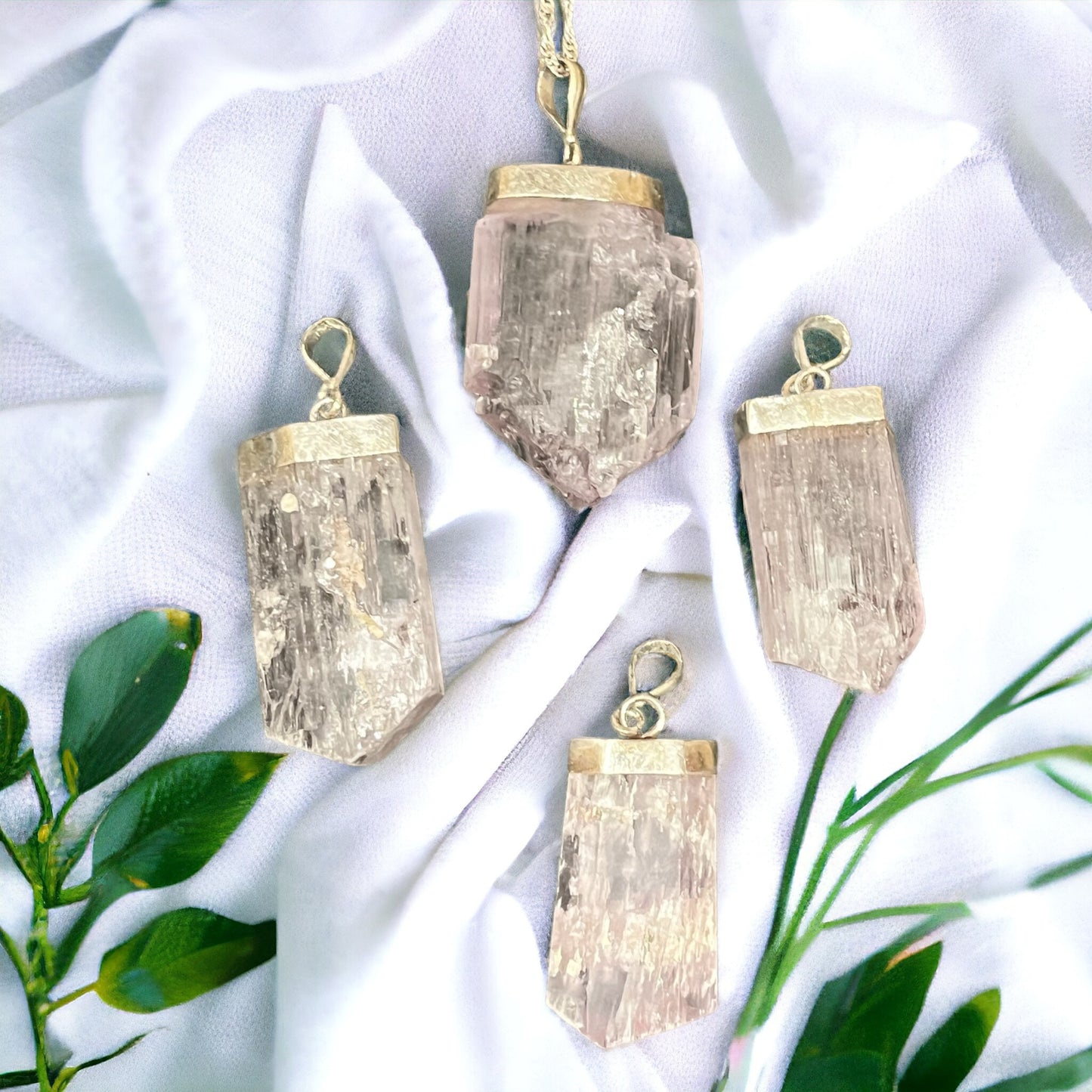 Colgante de Kunzita cristalizada plata de ley