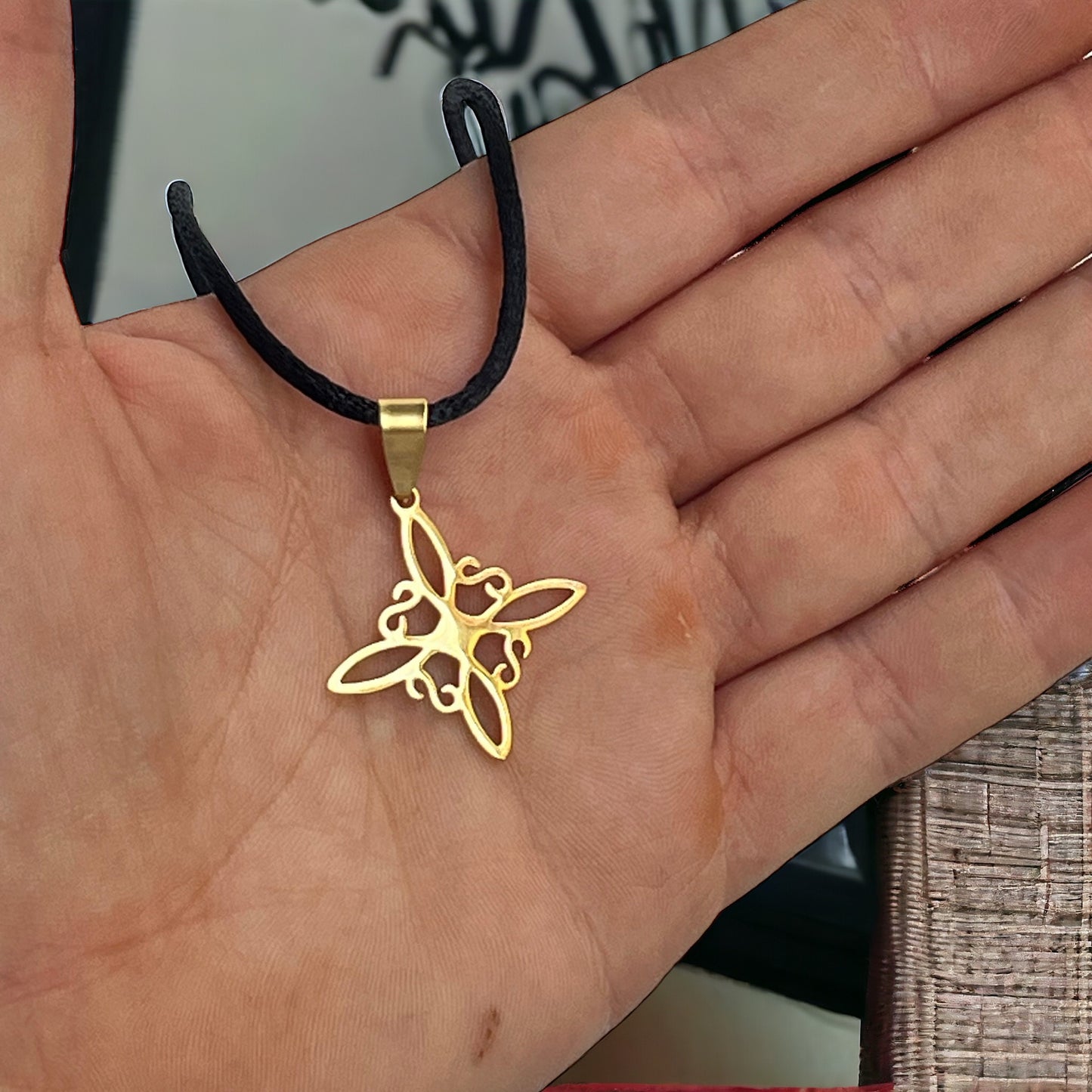 Colgante nudo de Bruja acero dorado Vega Luna Dream Vega Luna Dream