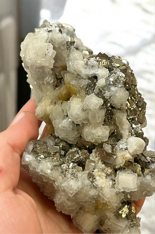 Pirita, marcasita y calcita colección privada (pieza rara)