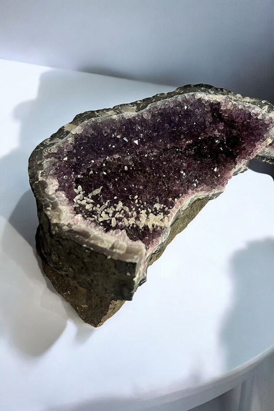 Geoda de amatista con calcita