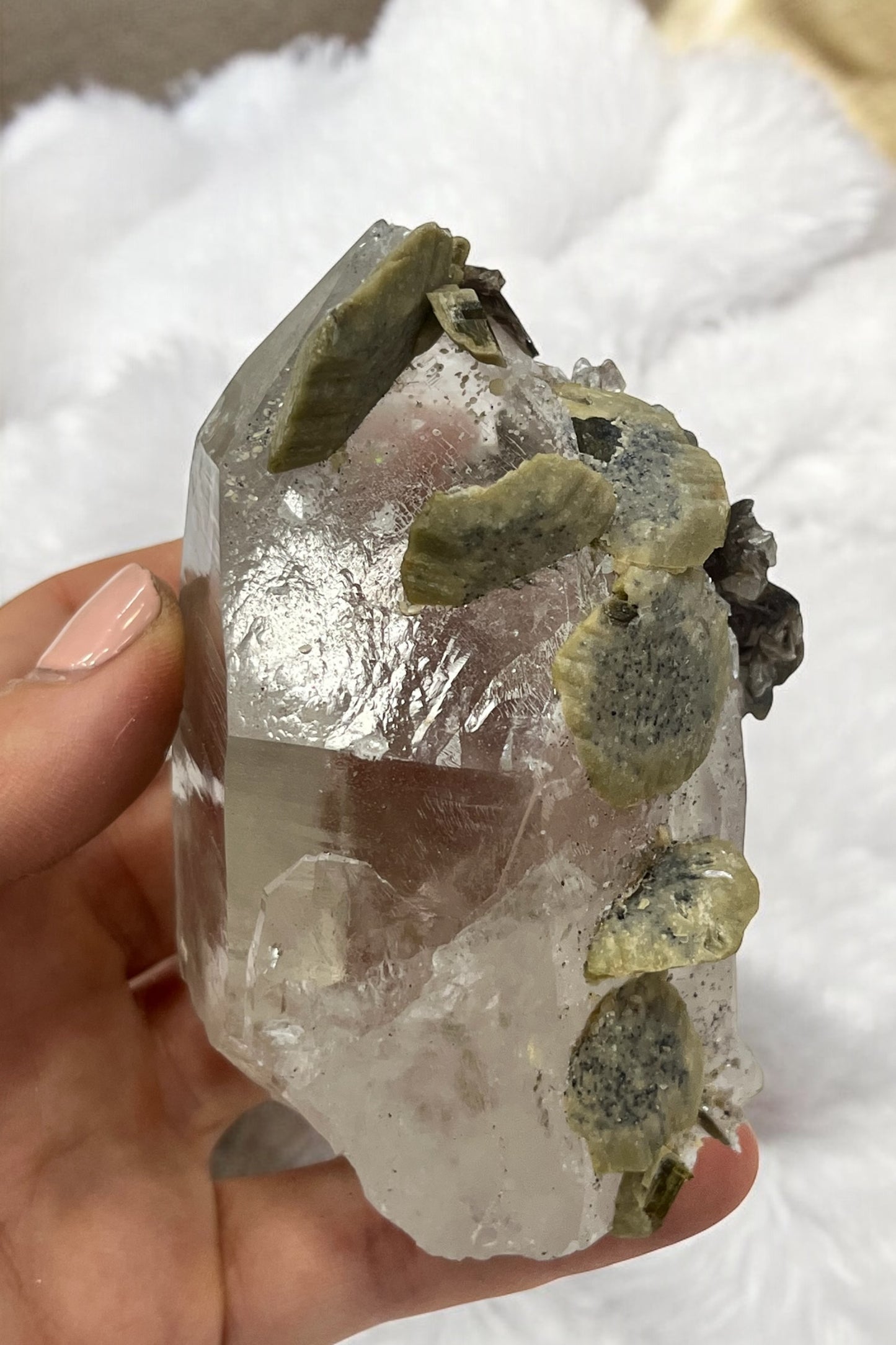 Punta de cuarzo con siderita y mica negra