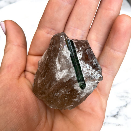 Turmalina verde con matriz de punta de cuarzo ahumado T9 colección privada