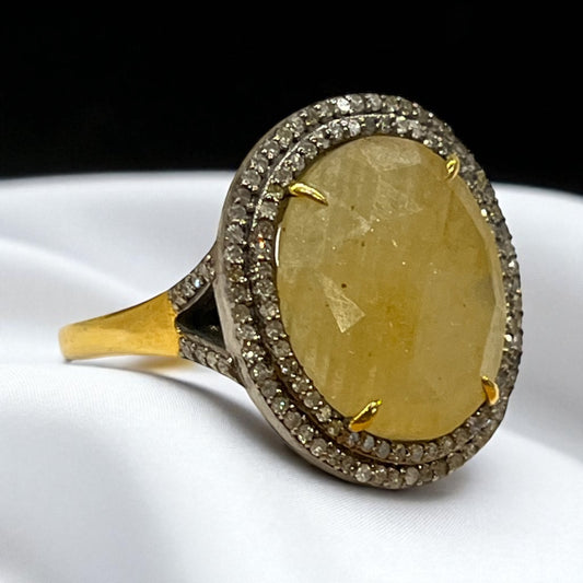 Anillo Art Déco con zafiro amarillo y doble orla de diamantes
