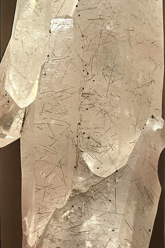 Cuarzo lemuriano, con rutilo y Hematite. 8 maestrías- colección privada