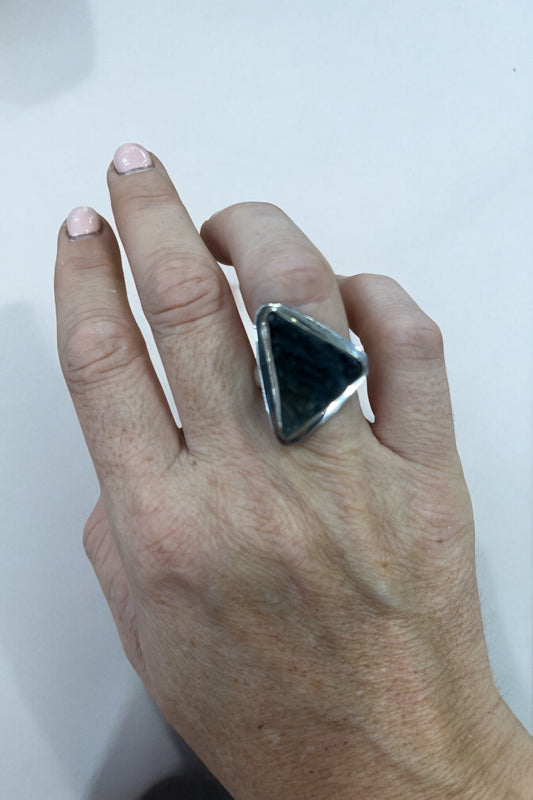 Anillo de Moldavita y plata de ley talla 20