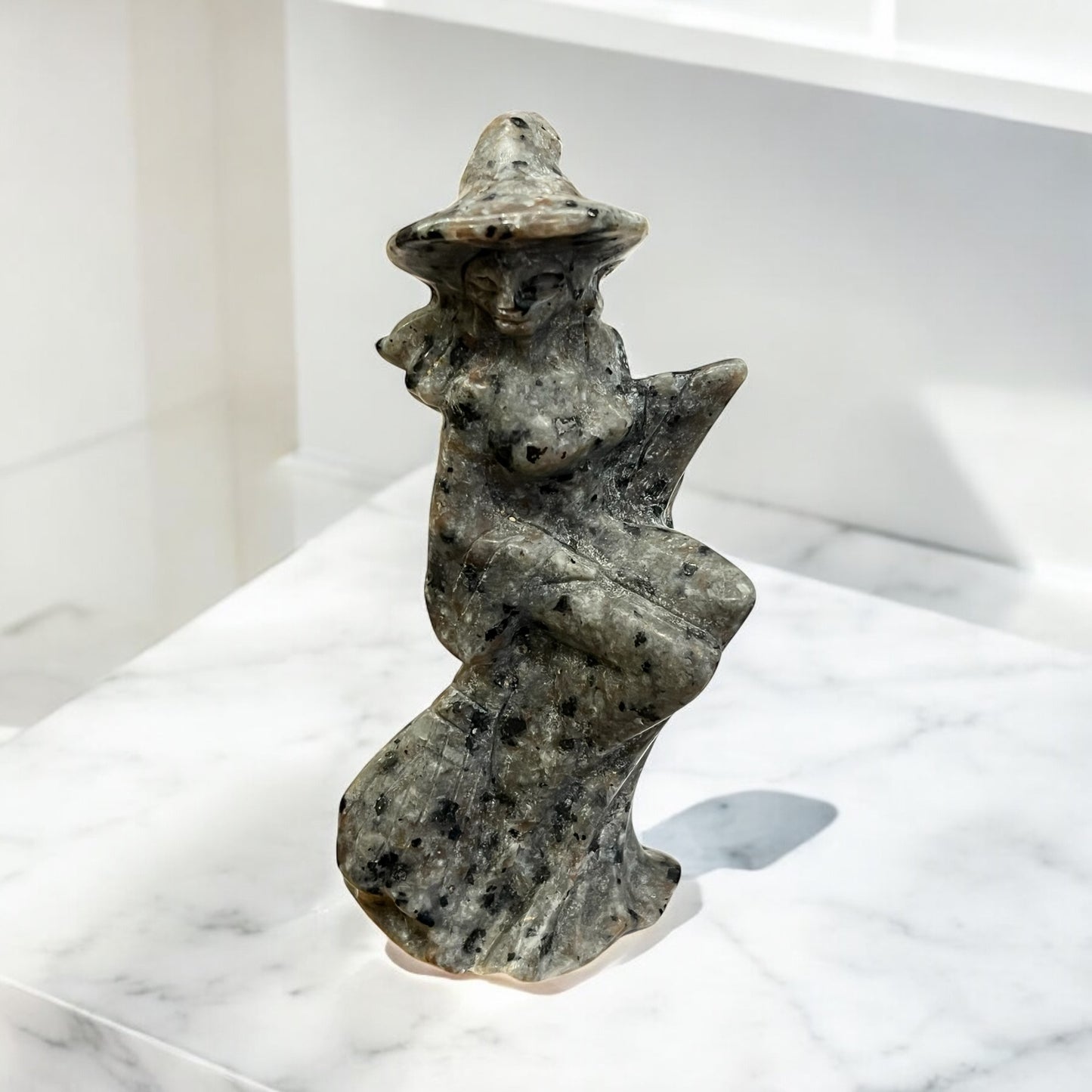 Brujitas talladas (diferentes minerales)