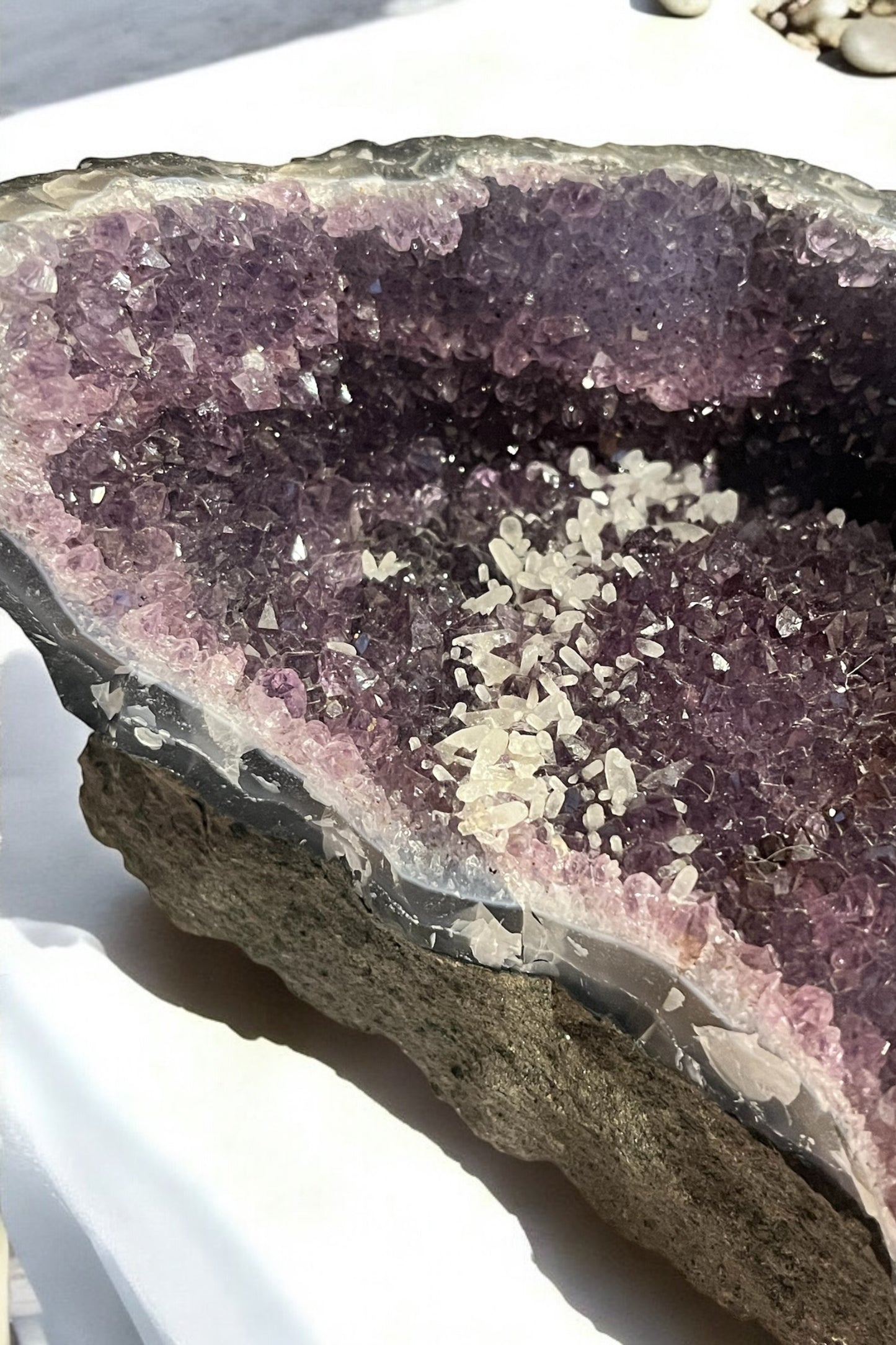 Geoda de amatista con calcita