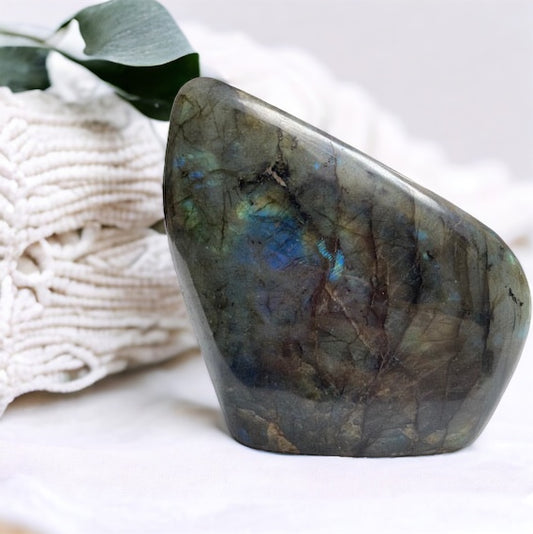 Forma pulida Labradorita 630 gr