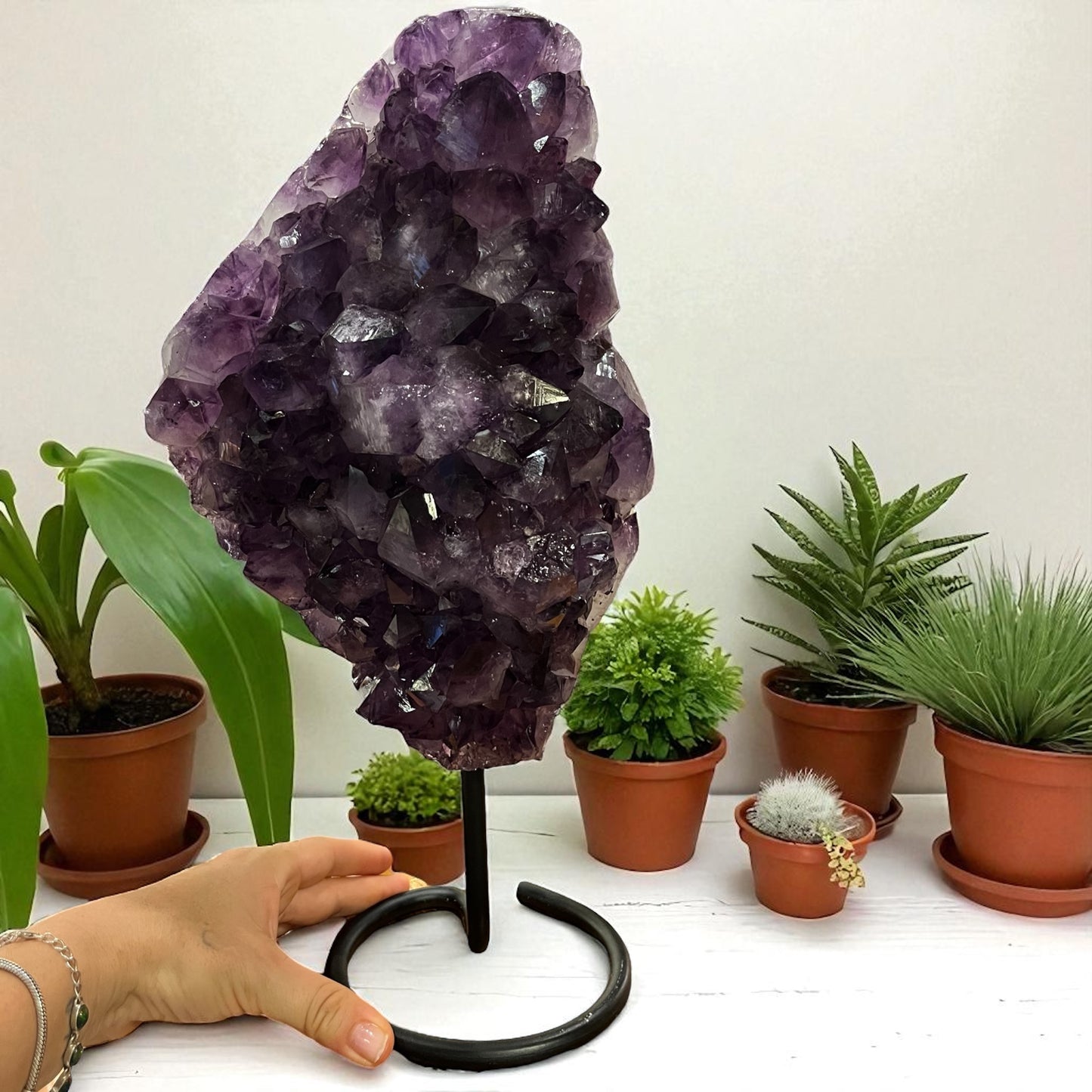 Peana de Amatista Brasileña de Color Profundo y Puntas Grandes