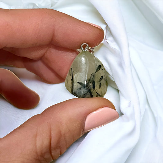 Colgante rodado de Prehnita y plata de Ley