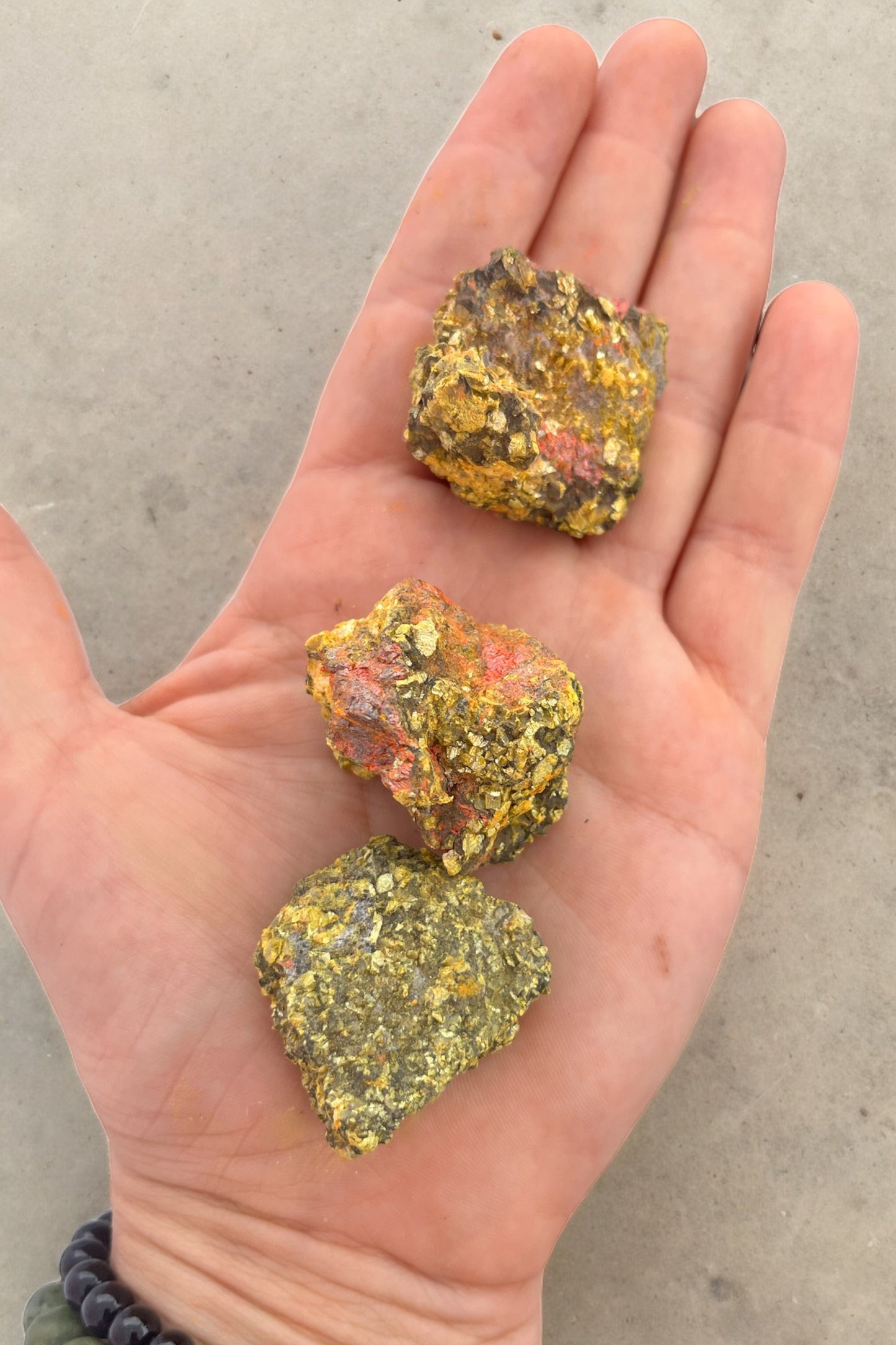 Oropimiente piezas en bruto 2-4cm