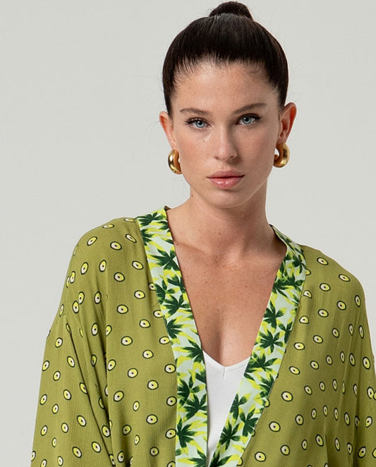 Kimono fluido con cinturón verde