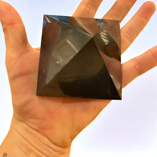 Piramide de Shungit cristalizado