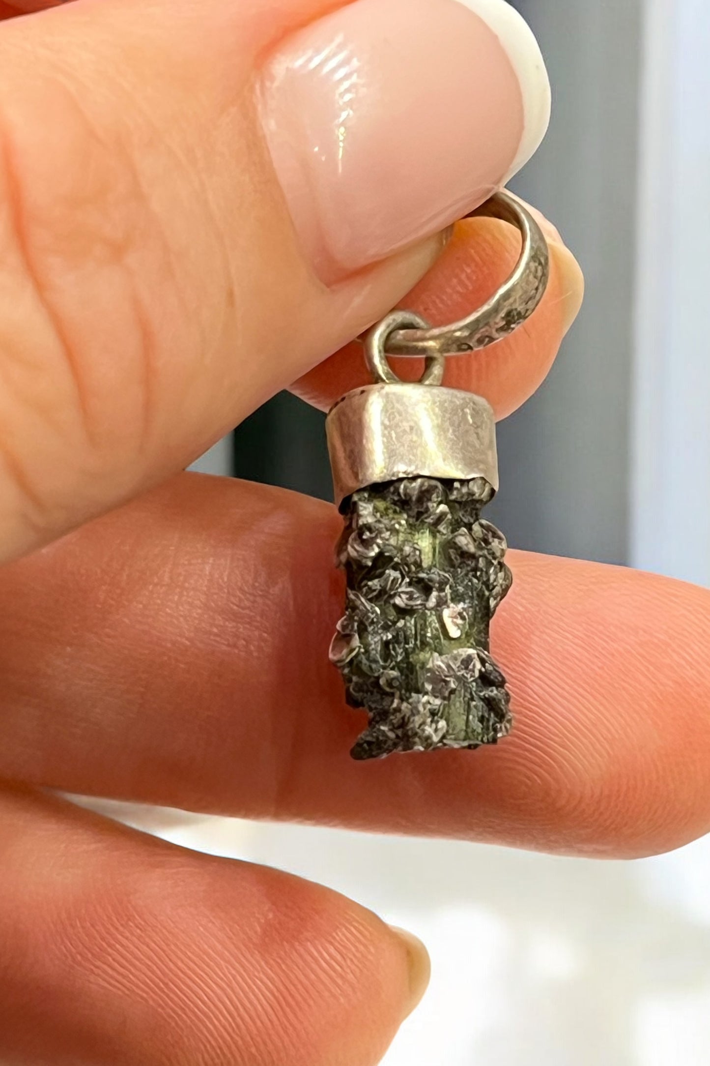 Colgante Turmalina verde con mica plata de ley