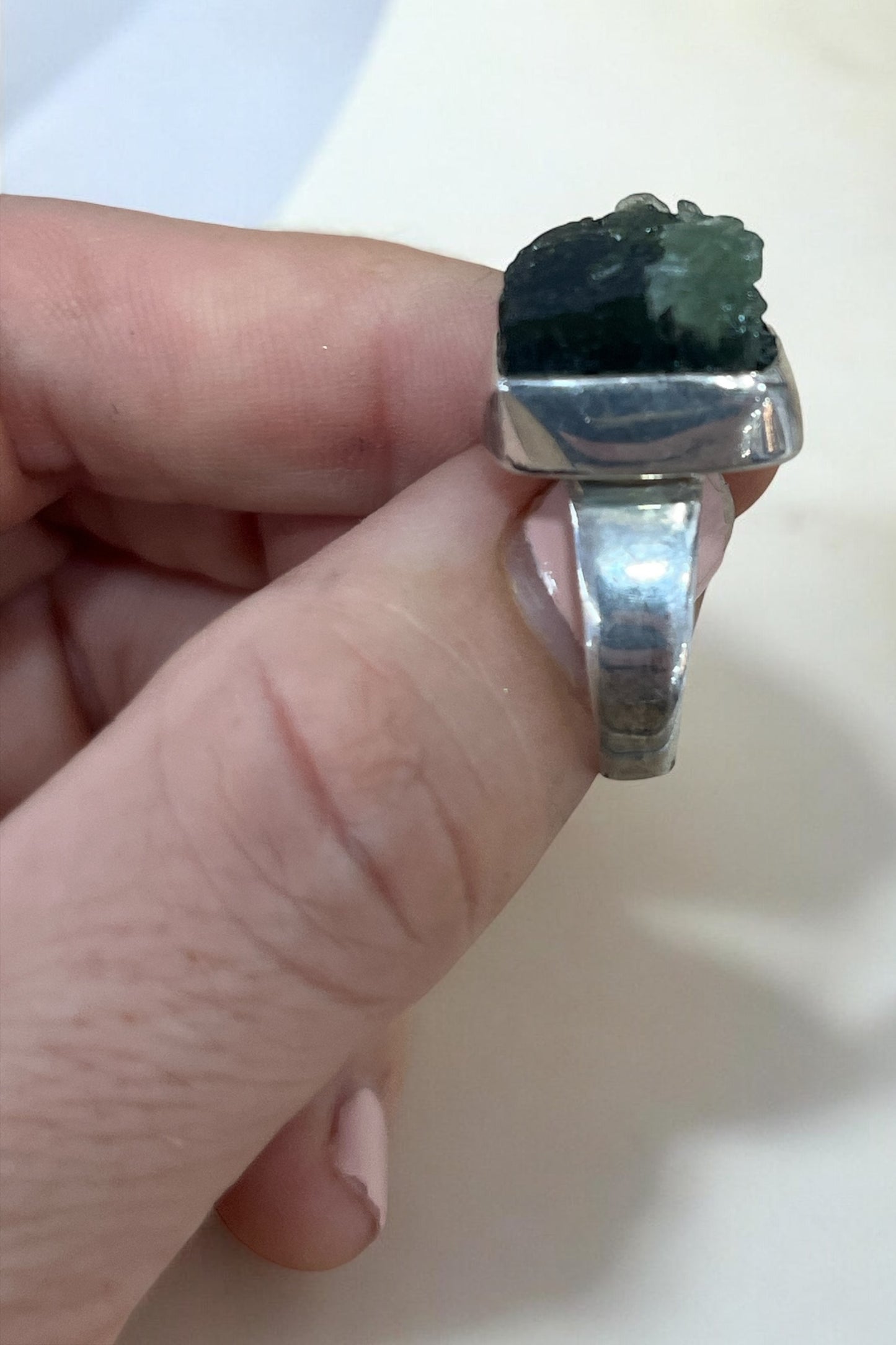 Anillo de Moldavita y plata de ley talla 16