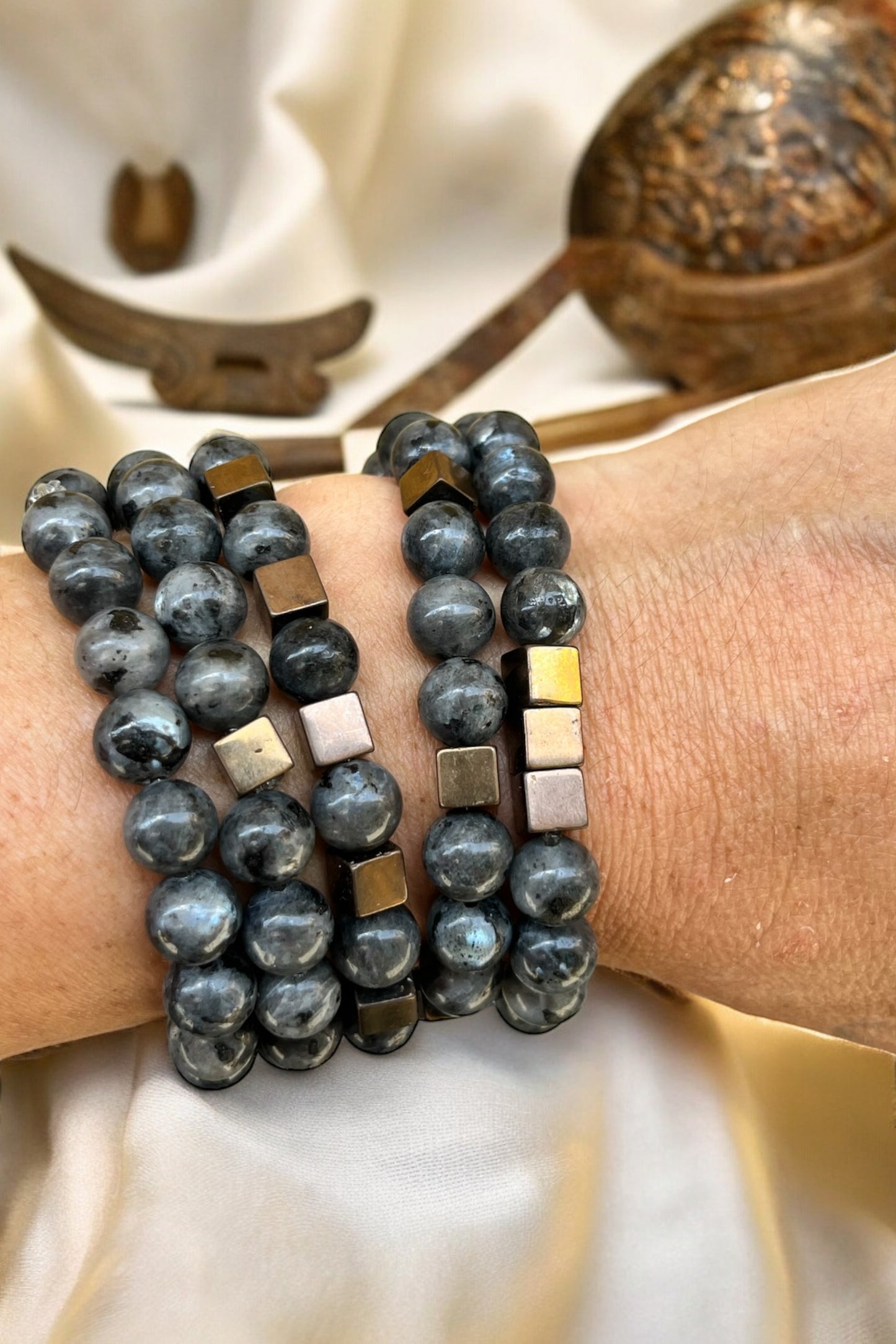Pulsera bolita de Larvikita 8mm (varios modelos)