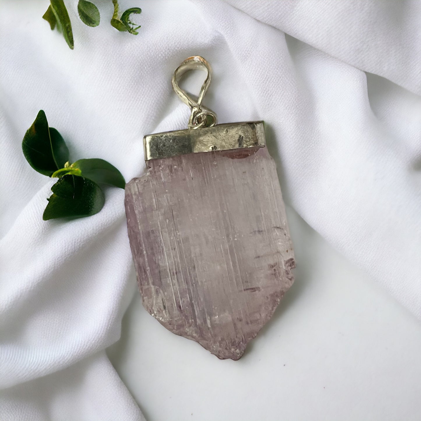 Colgante de Kunzita cristalizada plata de ley