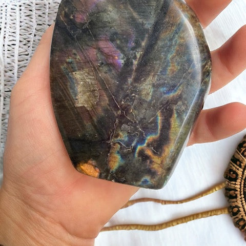 Forma pulida Labradorita 495 gr