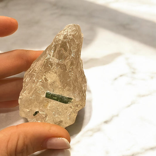 Turmalina verde con matriz de cuarzo ahumado T17 colección privada