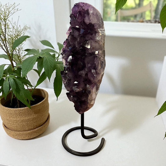 Peana de Amatista Brasileña de Color Profundo y Puntas Grandes