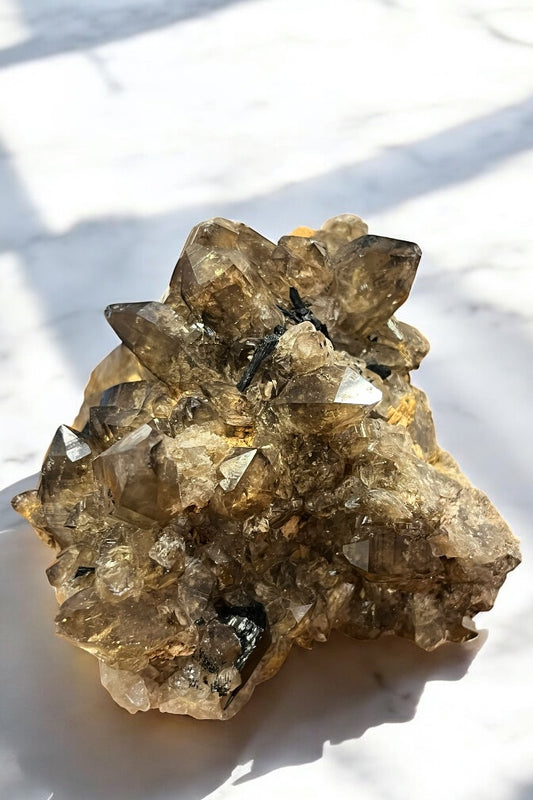 Cuarzo ahumado con turmalina negra- pieza de colección privada