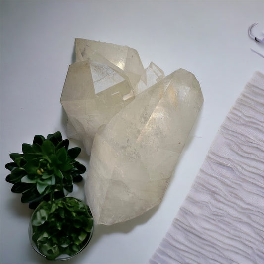 Drusa de cuarzo cristal Pequeño guardián de la tierra 16k