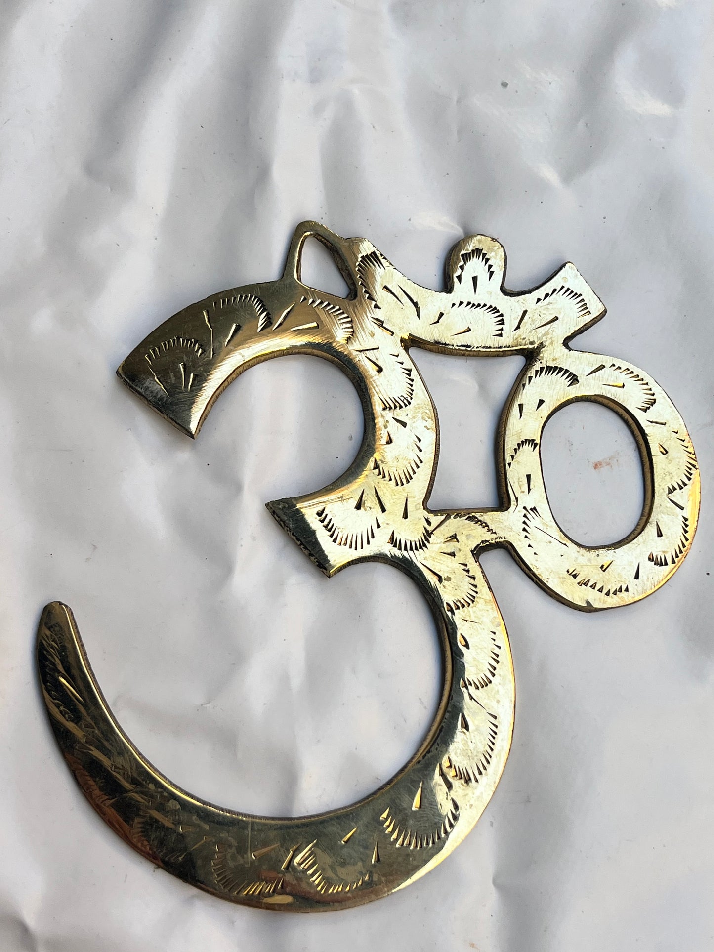 Om de bronce pared