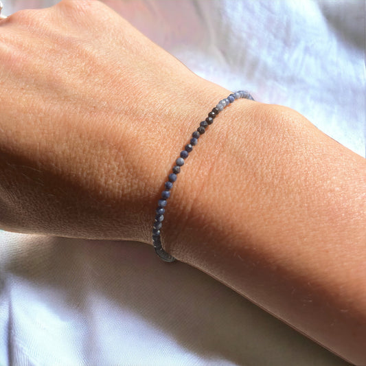 Pulsera bolitas facetado de zafiro azul adaptable plata de ley 1 mm