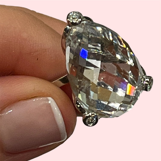 ✨ ANILLO DE CUARZO HIALINO Y DIAMANTES EN ORO BLANCO