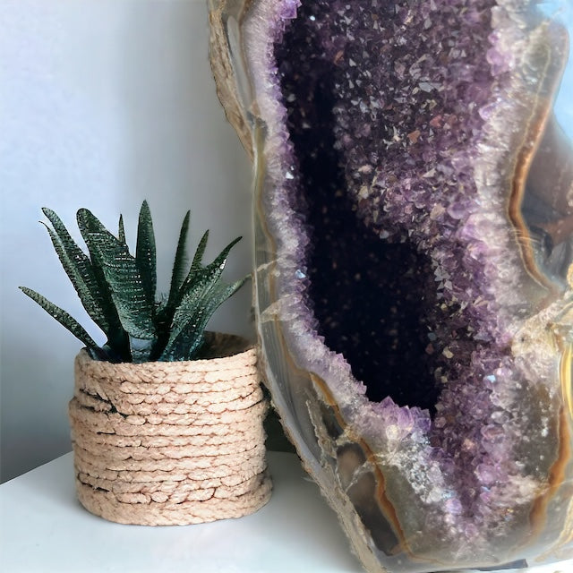 Geoda de Ágata con amatista y peana de hierro