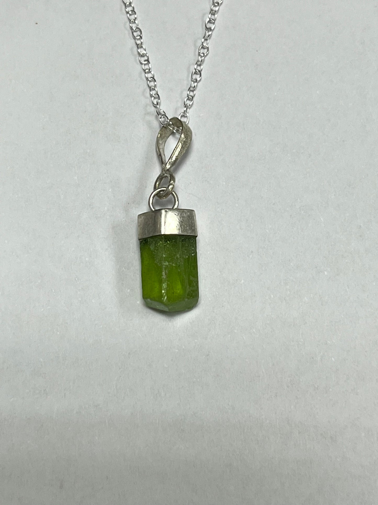 Colgante plata de ley Olivino en bruto