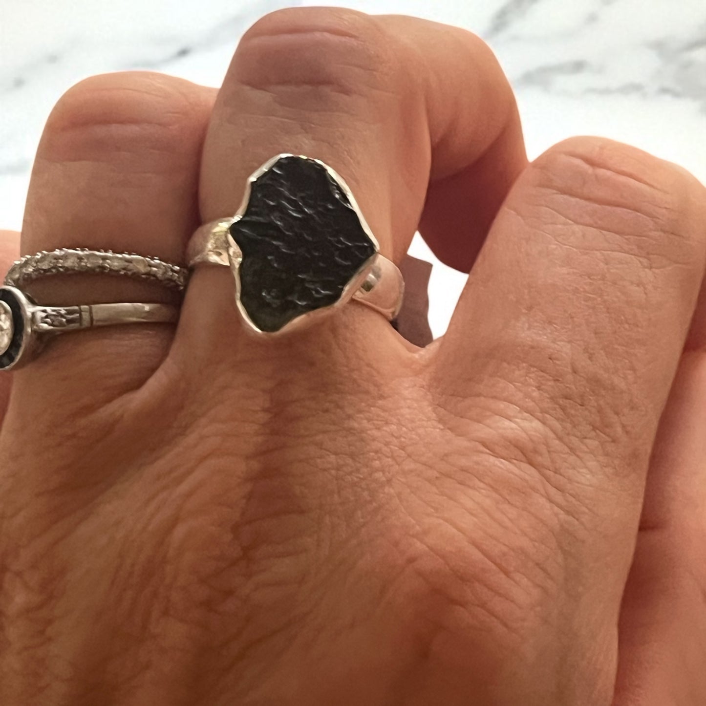 Anillo de Moldavita y plata de ley 925 adaptable