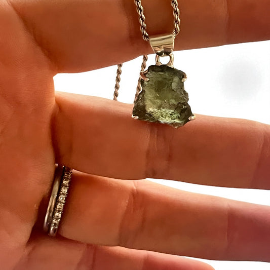 Colgantes de Moldavita y plata de ley