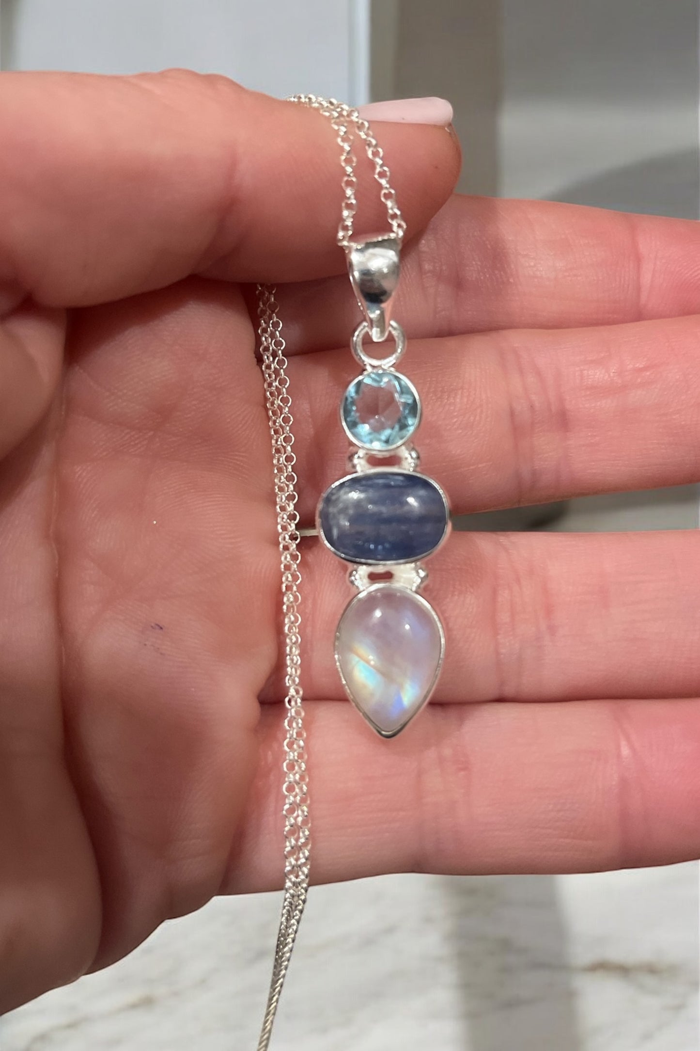 Colgante de piedra luna, cianita y topacio azul plata de ley