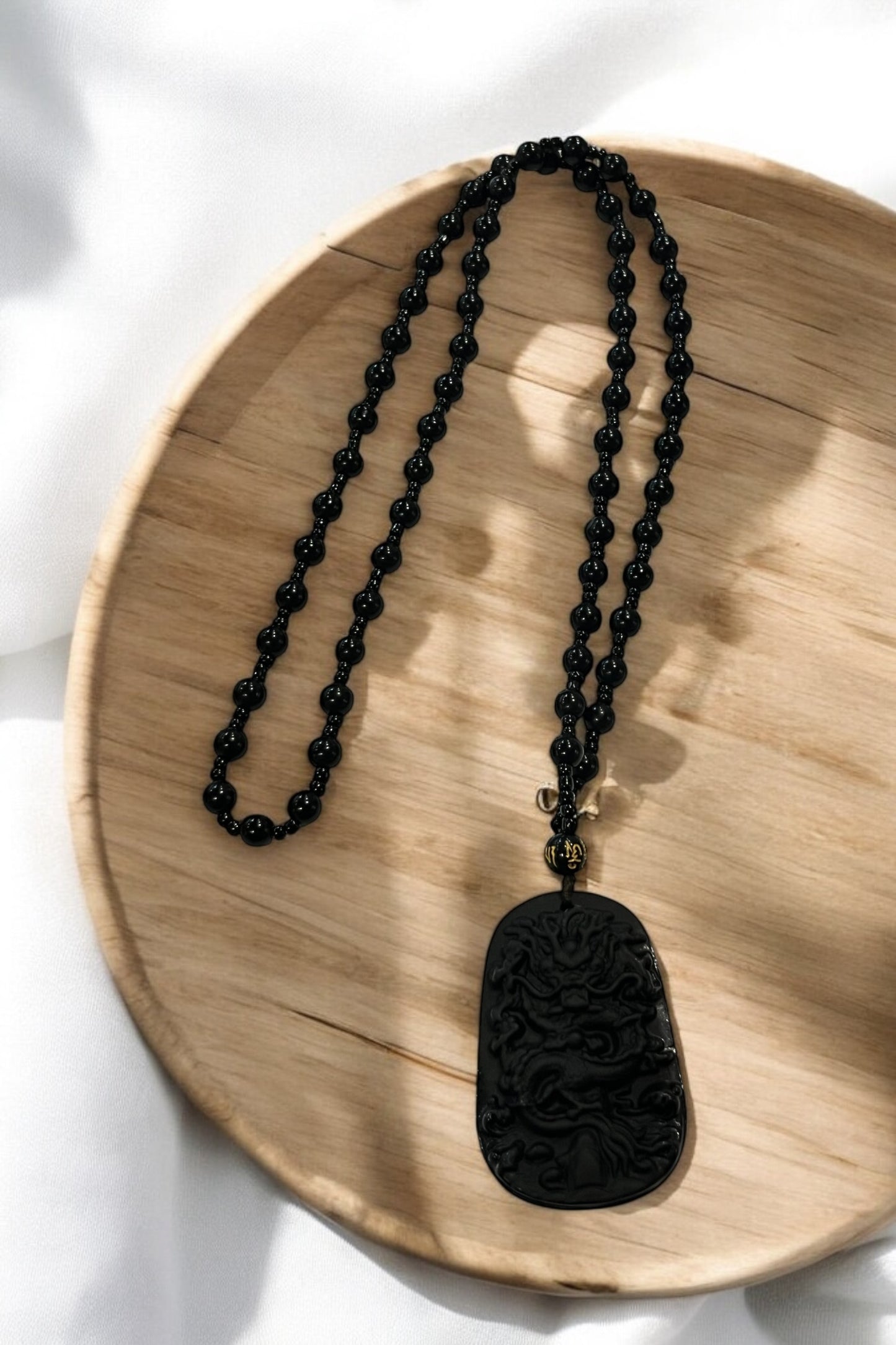 Mala obsidiana con Dragón tallado