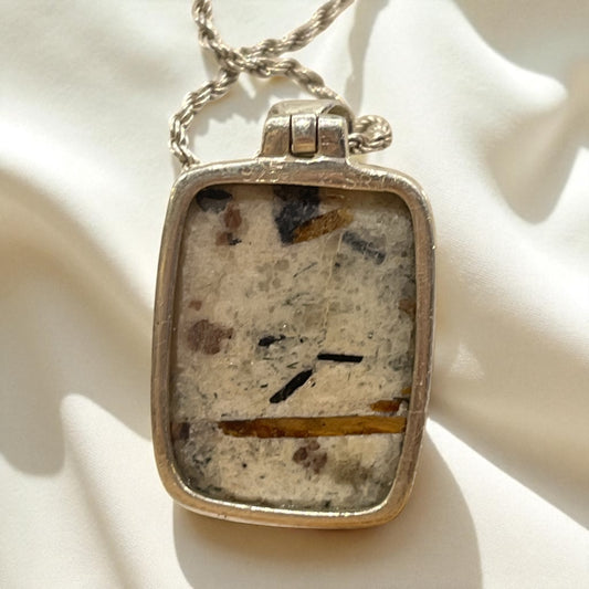 Colgante de astrofilita y plata de ley 925