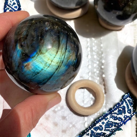 Esfera de Labradorita negra
