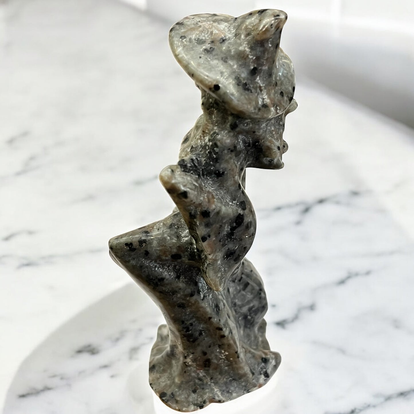 Brujitas talladas (diferentes minerales)