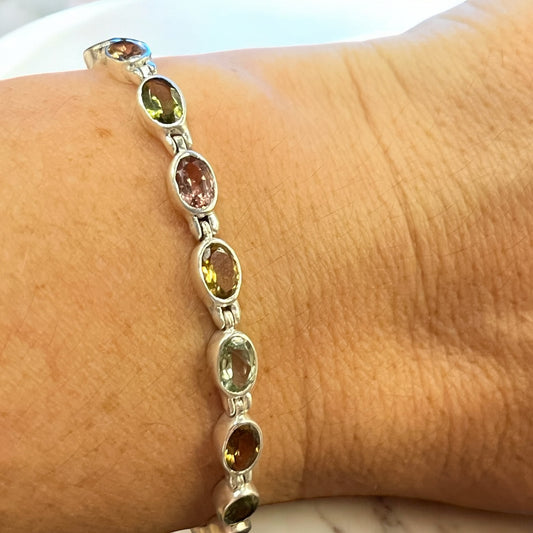Pulsera de turmalinas facetadas en plata de ley