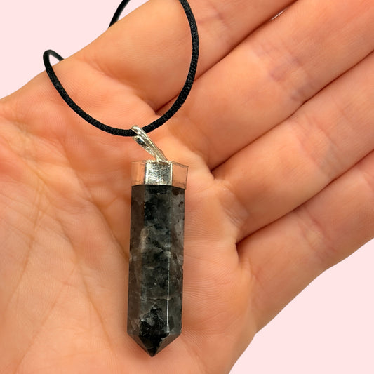 Colgante de Larvikita