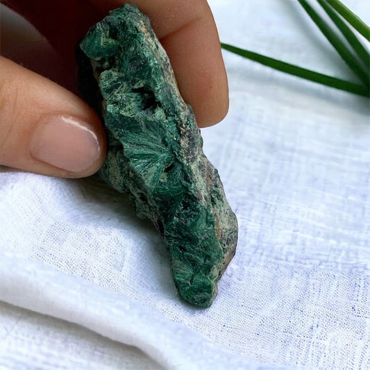 Malaquita fibrosa en Bruto