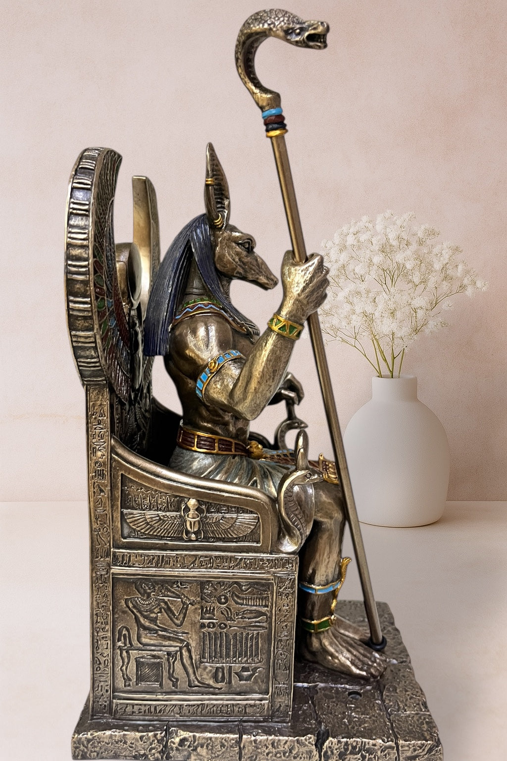 Figura del Dios Anubis – Guardián de los Reinos Invisibles