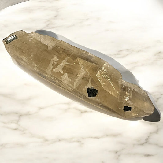 Punta biterminada de Turmalina verde de cuarzo ahumado T20 colección privada