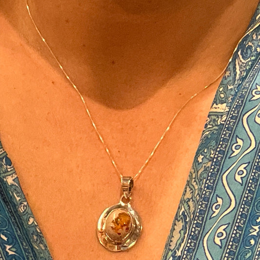 Colgante de ópalo de fuego facetado en plata de ley