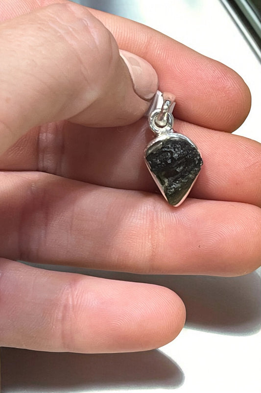 Colgante de Moldavita y plata de ley 1,5 cm de largo