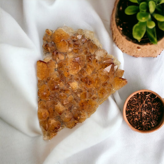 Drusa de cuarzo citrino calentado