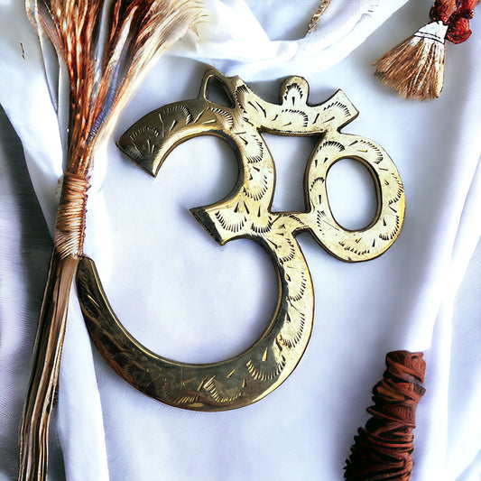 Om de bronce pared