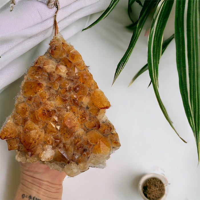 Drusa de cuarzo citrino calentado