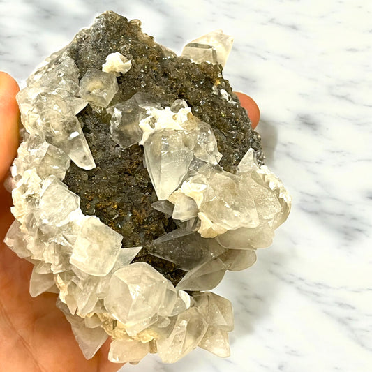 Calcita diente de perro con fluorita y cuarzo -colección privada